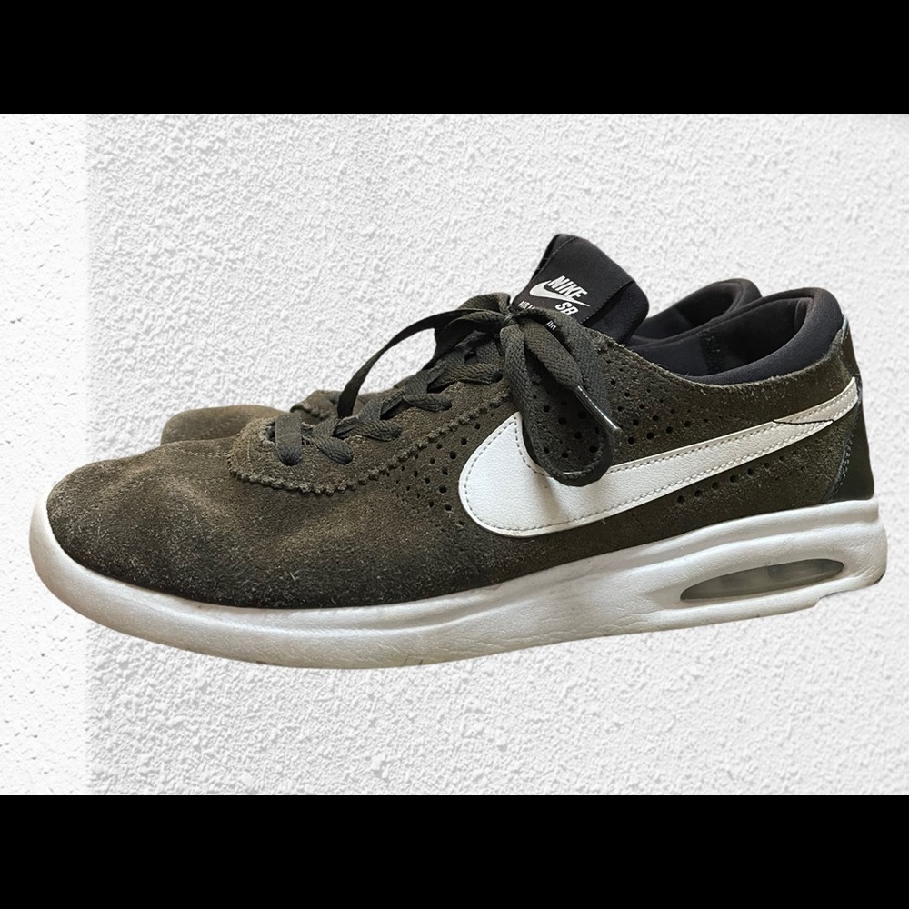 Nike tennis shoes